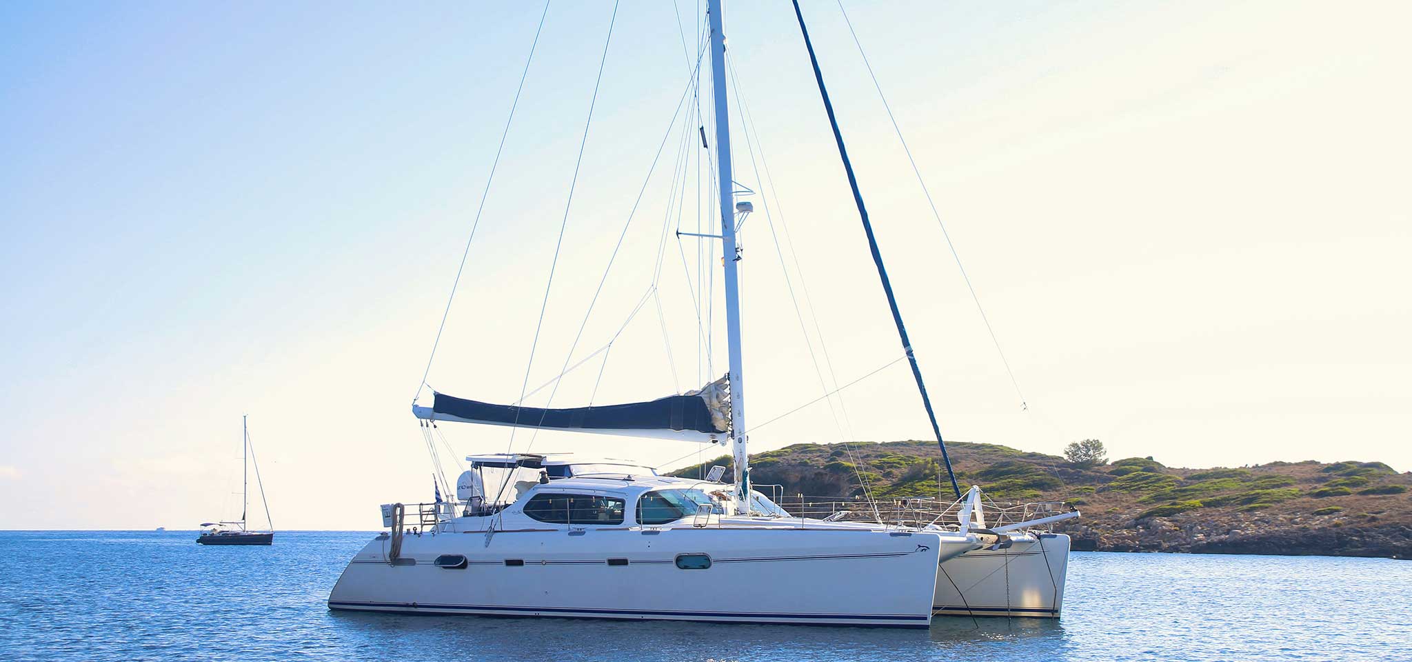 Alquilar un catamarán en Ibiza en 2026: rutas, precios y consejos para una experiencia perfecta