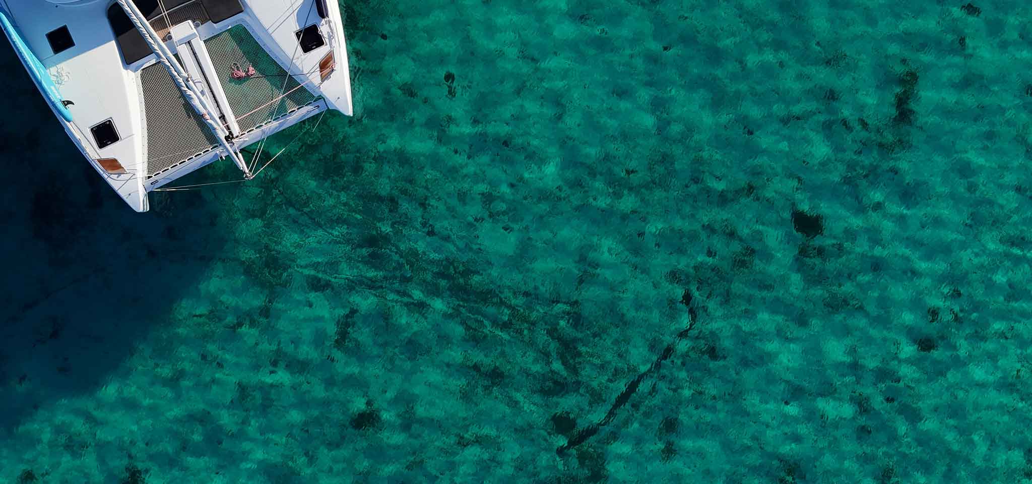 Alquilar un catamarán en la Polinesia en 2026: rutas, precios y consejos para una experiencia perfecta