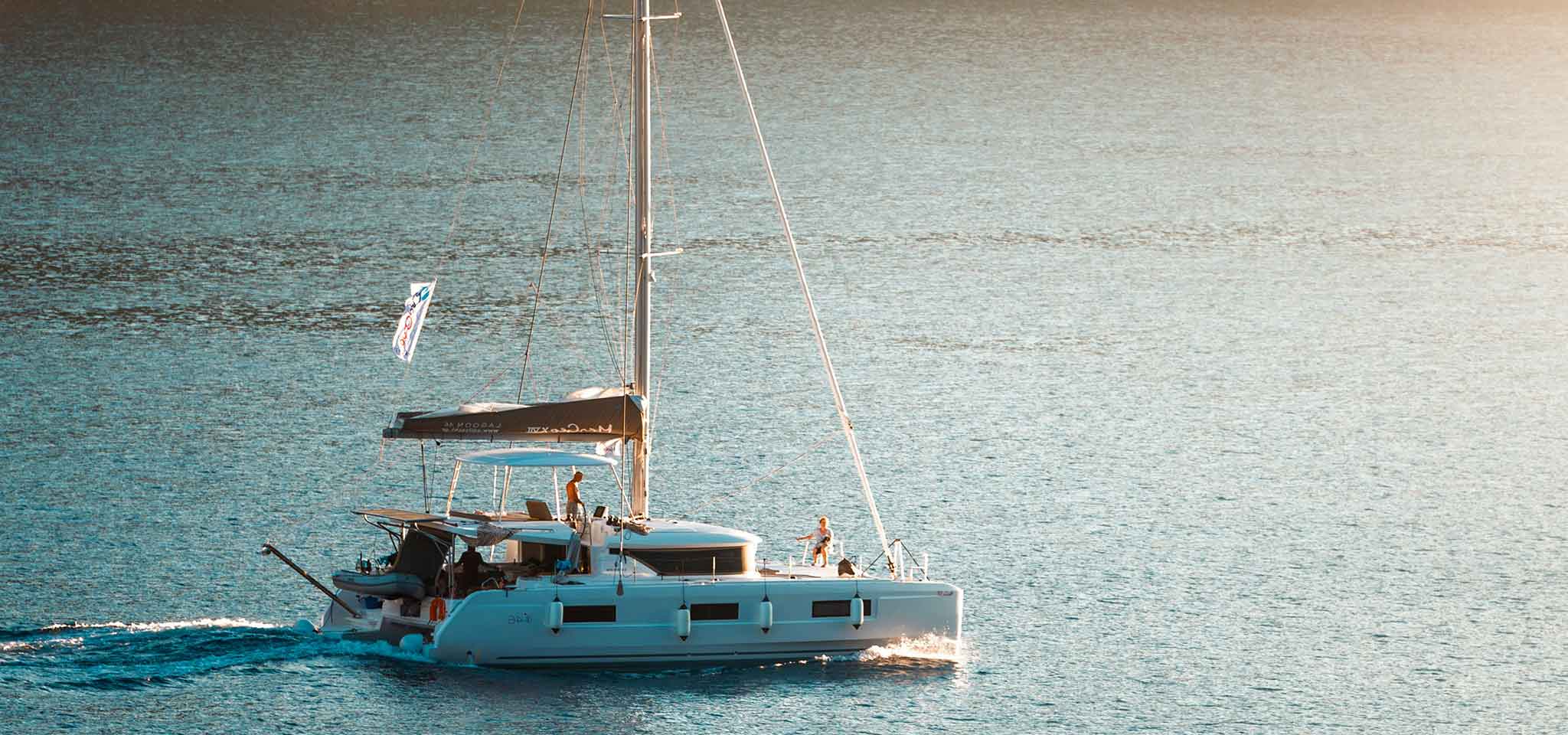 Alquilar un catamarán en Sicilia en 2026: rutas, precios y consejos para una experiencia perfecta